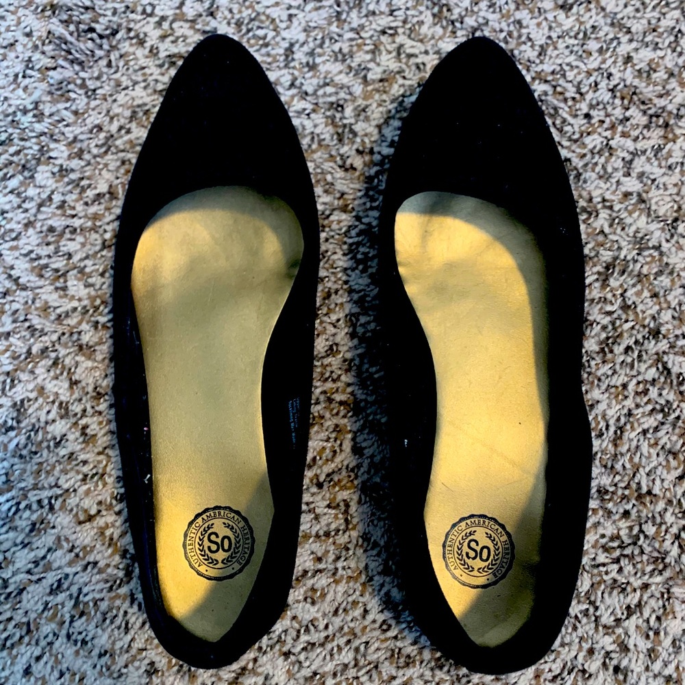 Black pointed flats